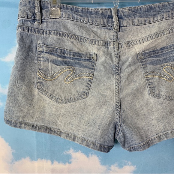 S.O.- Denim Shorts w/Patches size 15 - Picture 8 of 12